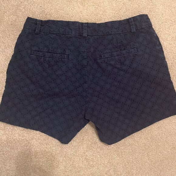 BANANA Republic Navy Blue Eyelet Shorts. Size 2P - Picture 8 of 8